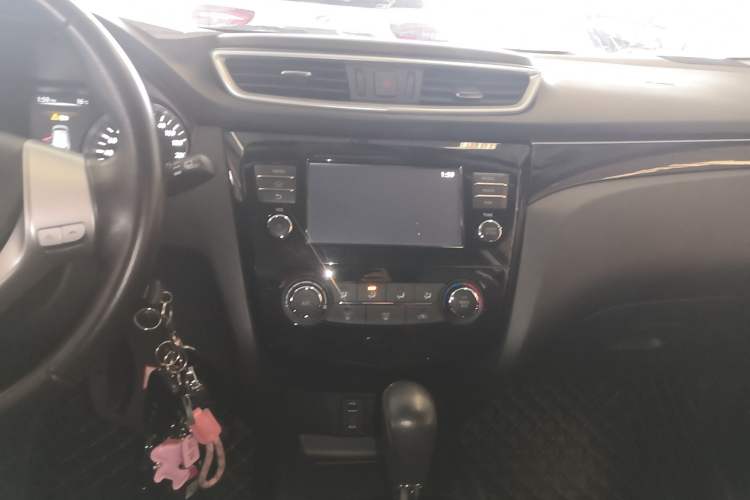 Used Nissan Qashqai 2017 2.0L CVT Smart Enjoyment Version China VI Standard Audio And AC Panel