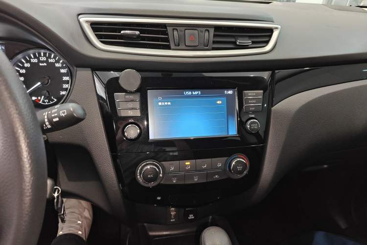 Used Nissan Qashqai 2017 2.0L CVT Elite Edition China VI Standard Audio And AC Panel