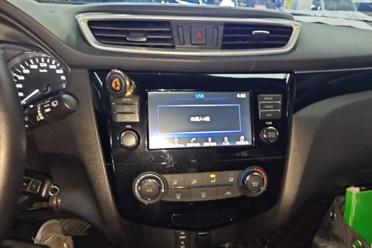 Used Nissan Qashqai 2017 2.0L CVT Smart Enjoyment Version China V Standard Audio And AC Panel