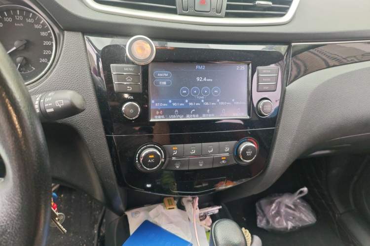 Used Nissan Qashqai 2017 2.0L CVT Smart Enjoyment Version China V Standard Audio And AC Panel