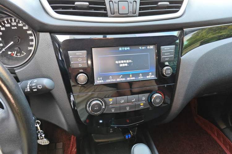 Used Nissan Qashqai 2017 2.0L CVT Smart Enjoyment Version China V Standard Audio And AC Panel