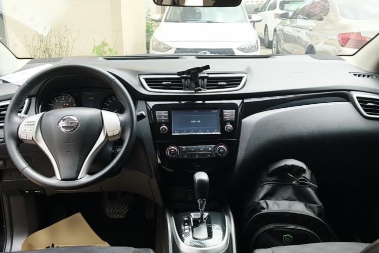 Used Nissan Qashqai 2017 2.0L CVT Smart Enjoyment Version China VI Standard Center Console