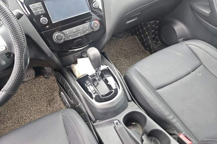 Used Nissan Qashqai 2017 2.0L CVT Elite Edition China V Standard Gear Lever