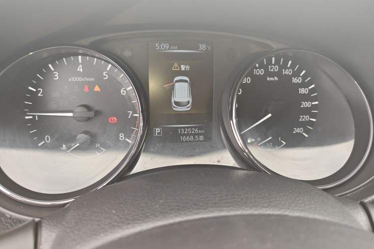 Used Nissan Qashqai 2017 2.0L CVT Luxury Edition China VI Standard Odometer Close Up