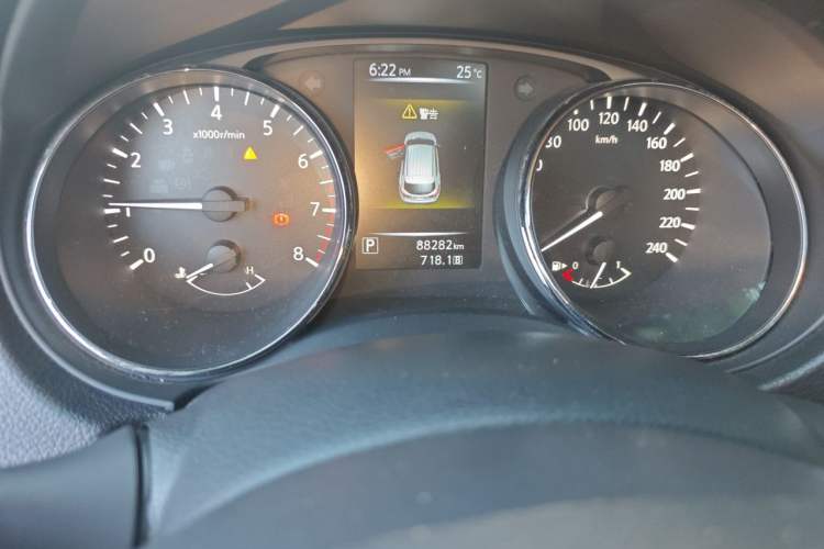 Used Nissan Qashqai 2017 2.0L CVT Luxury Edition China VI Standard Odometer Close Up