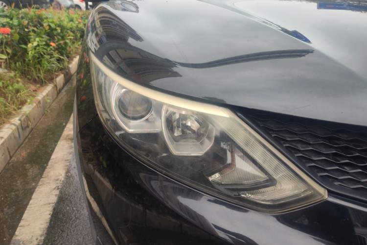 Used Nissan Qashqai 2017 2.0L CVT Elite Edition China V Standard Right Front Headlight