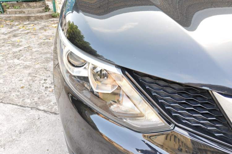 Used Nissan Qashqai 2017 2.0L CVT Smart Enjoyment Version China V Standard Right Front Headlight