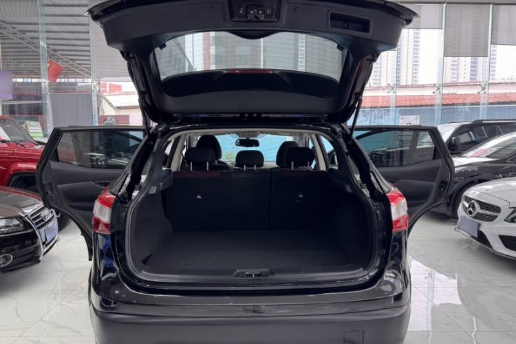 Used Nissan Qashqai 2017 2.0L CVT Elite Edition China V Standard Trunk