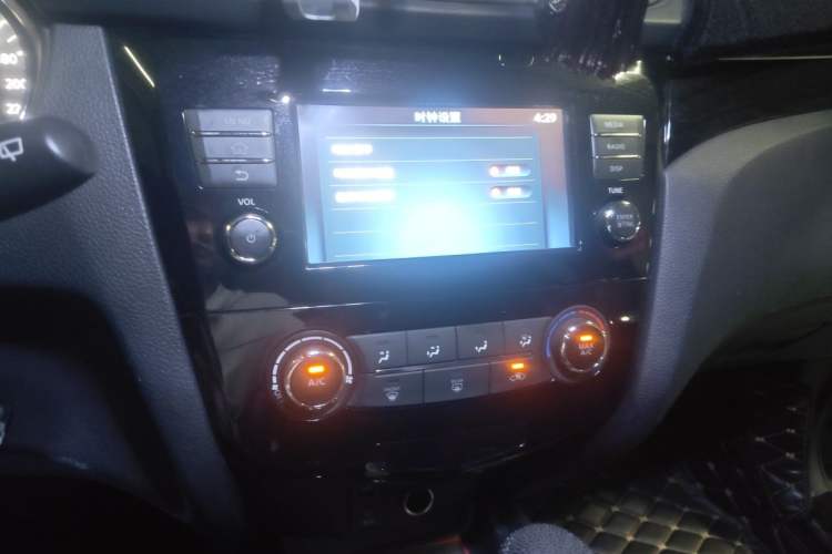 Used Nissan Qashqai 2017 2.0L CVT Smart Enjoyment Version China V Standard Audio And AC Panel