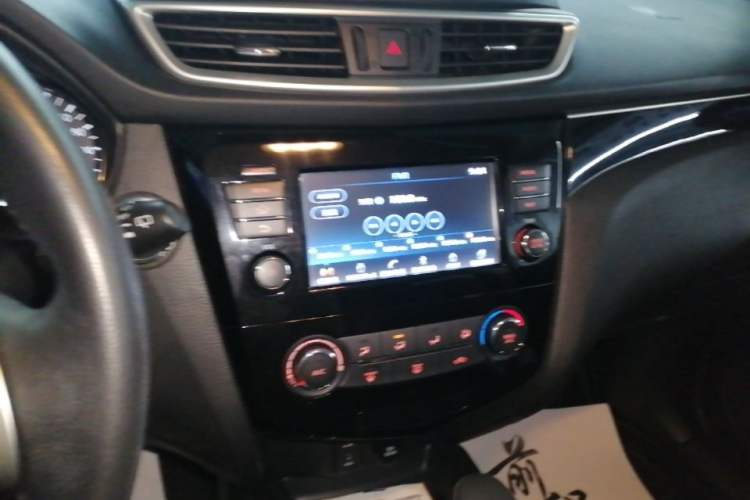 Used Nissan Qashqai 2017 2.0L CVT Luxury Edition China V Standard Audio And AC Panel