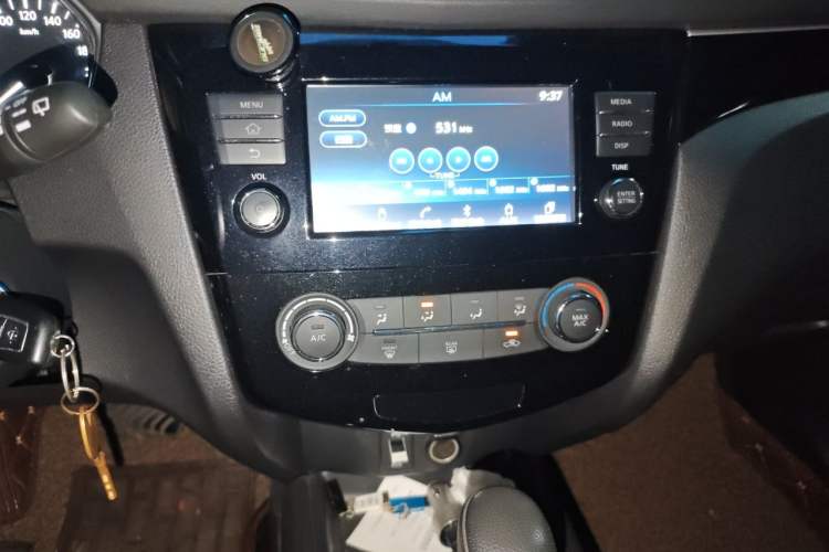 Used Nissan Qashqai 2017 2.0L CVT Smart Enjoyment Version China V Standard Audio And AC Panel