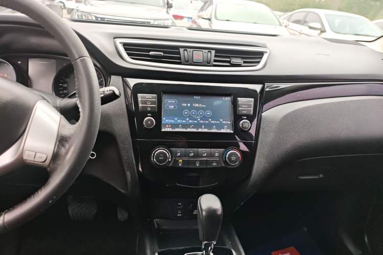 Used Nissan Qashqai 2017 2.0L CVT Smart Enjoyment Version China VI Standard Audio And AC Panel