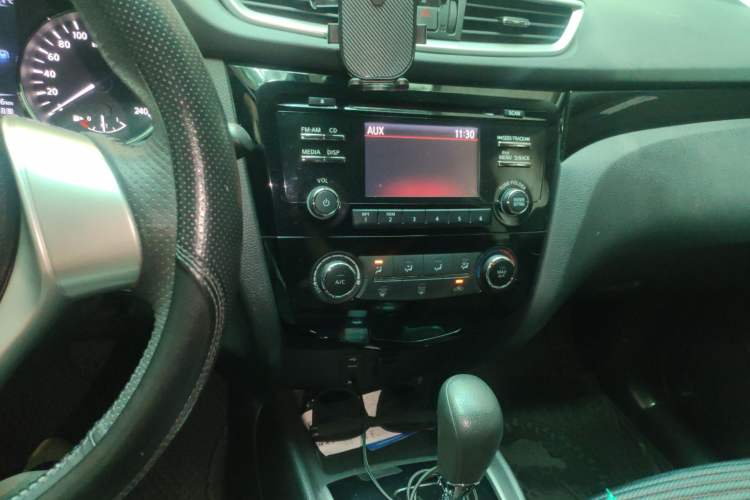 Used Nissan Qashqai 2017 2.0L CVT Elite Edition China V Standard Audio And AC Panel
