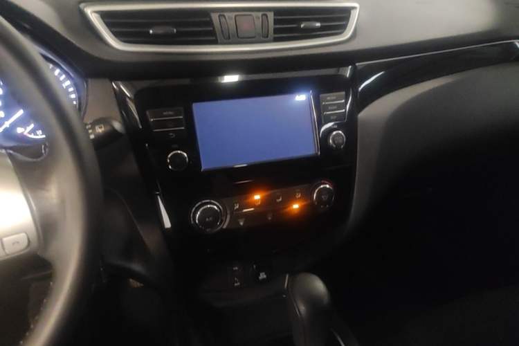 Used Nissan Qashqai 2017 2.0L CVT Smart Enjoyment Version China VI Standard Audio And AC Panel