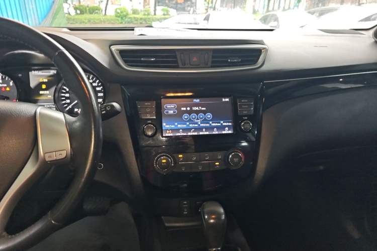 Used Nissan Qashqai 2017 2.0L CVT Smart Enjoyment Version China V Standard Audio And AC Panel