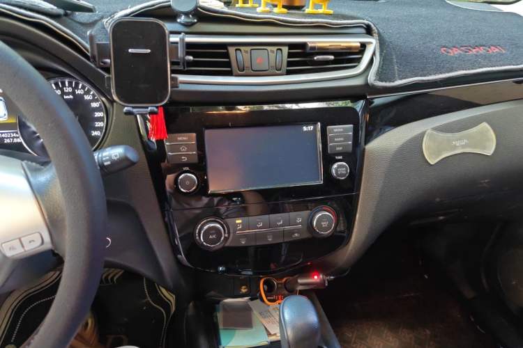 Used Nissan Qashqai 2017 2.0L CVT Smart Enjoyment Version China V Standard Audio And AC Panel