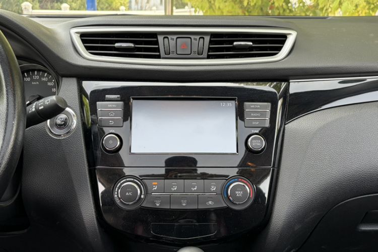 Used Nissan Qashqai 2017 2.0L CVT Luxury Edition China V Standard Audio And AC Panel