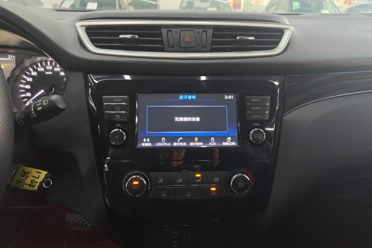 Used Nissan Qashqai 2017 2.0L CVT Elite Edition China V Standard Audio And AC Panel