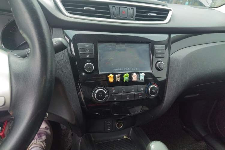 Used Nissan Qashqai 2017 2.0L CVT Elite Edition China V Standard Audio And AC Panel