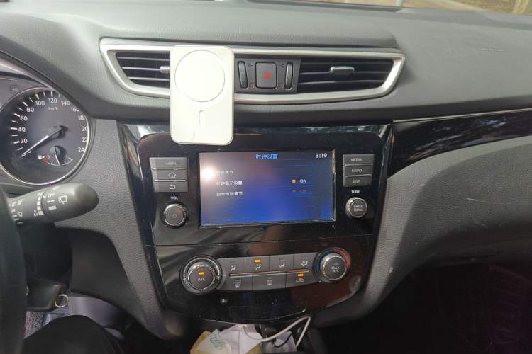 Used Nissan Qashqai 2017 2.0L CVT Smart Enjoyment Version China V Standard Audio And AC Panel