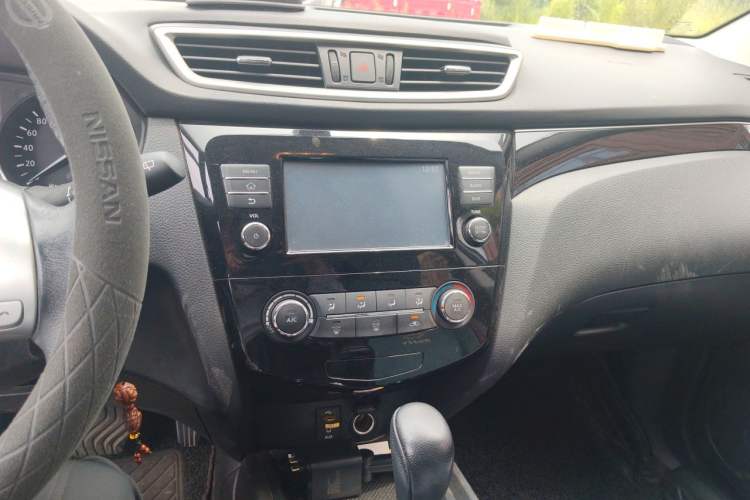 Used Nissan Qashqai 2017 2.0L CVT Smart Enjoyment Version China V Standard Audio And AC Panel