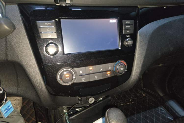 Used Nissan Qashqai 2017 2.0L CVT Smart Enjoyment Version China VI Standard Audio And AC Panel