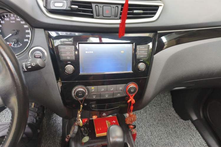 Used Nissan Qashqai 2017 2.0L CVT Luxury Edition China V Standard Audio And AC Panel