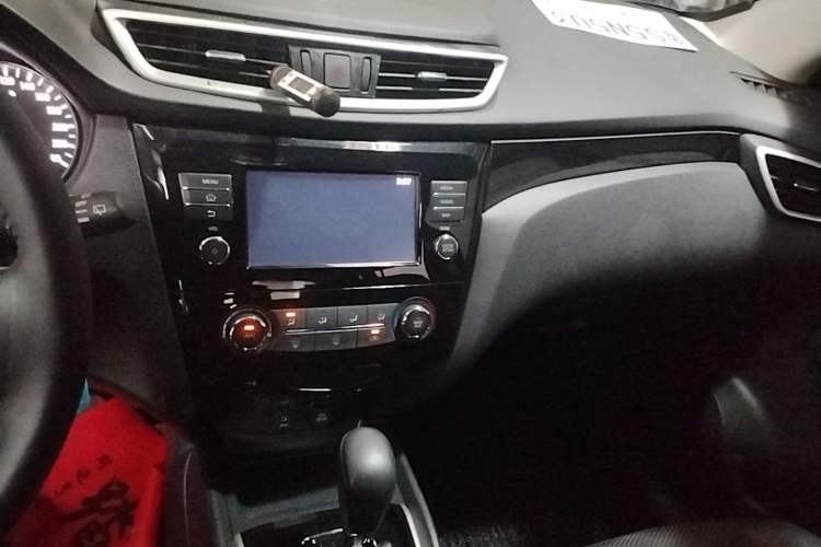 Used Nissan Qashqai 2017 2.0L CVT Smart Enjoyment Version China V Standard Audio And AC Panel