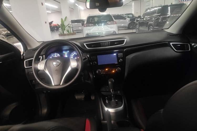 Used Nissan Qashqai 2017 2.0L CVT Smart Enjoyment Version China VI Standard Center Console