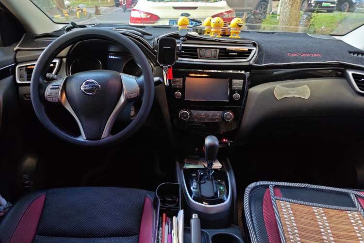 Used Nissan Qashqai 2017 2.0L CVT Smart Enjoyment Version China V Standard Center Console