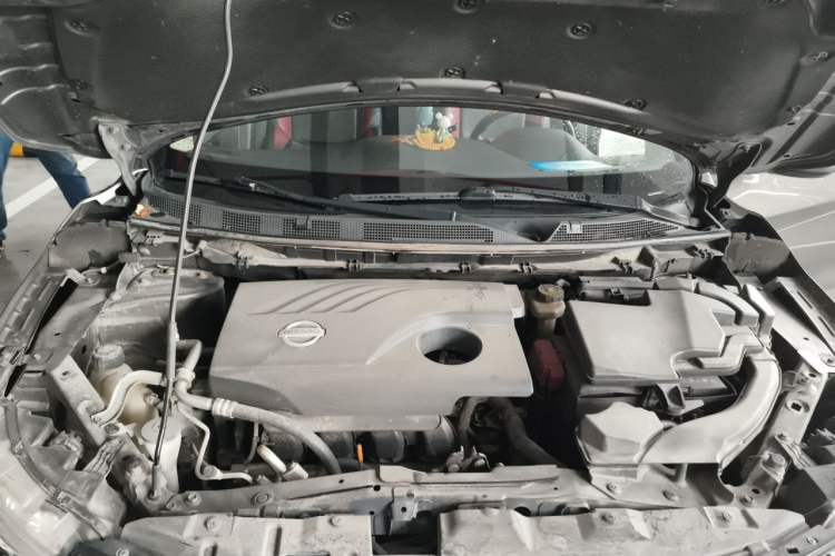 Used Nissan Qashqai 2017 2.0L CVT Smart Enjoyment Version China VI Standard Engine Bay
