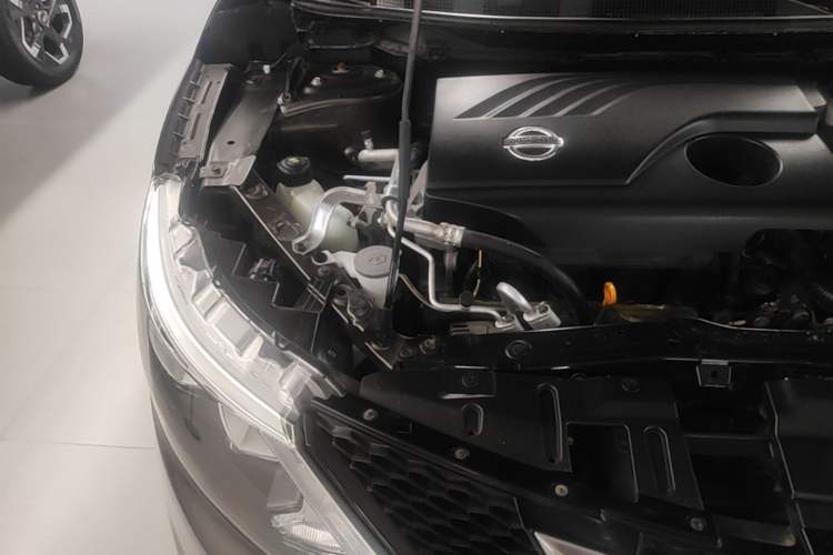 Used Nissan Qashqai 2017 2.0L CVT Smart Enjoyment Version China VI Standard Engine Bay Right
