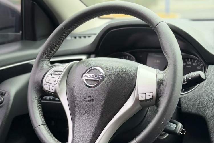 Used Nissan Qashqai 2017 2.0L CVT Smart Enjoyment Version China VI Standard Interior 3