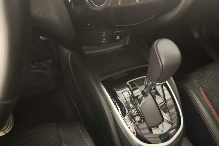 Used Nissan Qashqai 2017 2.0L CVT Luxury Edition China VI Standard Interior 5