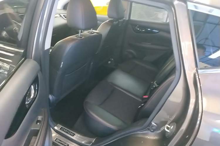 Used Nissan Qashqai 2017 2.0L CVT Luxury Edition China V Standard Left Rear Seat