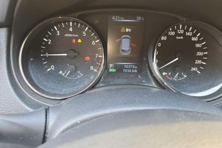 Used Nissan Qashqai 2017 2.0L CVT Luxury Edition China VI Standard Odometer Close Up