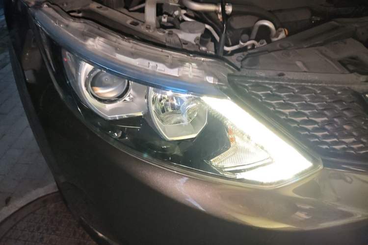 Used Nissan Qashqai 2017 2.0L CVT Smart Enjoyment Version China V Standard Right Front Headlight