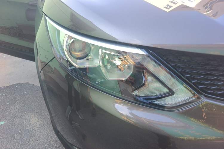 Used Nissan Qashqai 2017 2.0L CVT Luxury Edition China V Standard Right Front Headlight