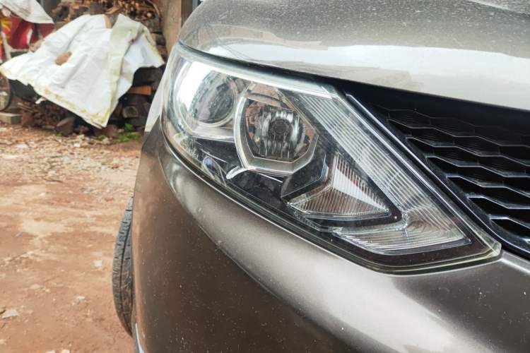 Used Nissan Qashqai 2017 2.0L CVT Elite Edition China V Standard Right Front Headlight