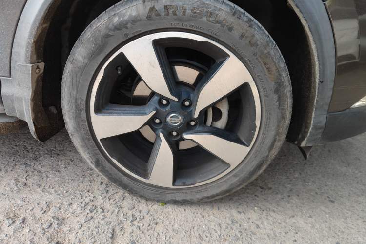 Used Nissan Qashqai 2017 2.0L CVT Luxury Edition China V Standard Right Front Wheel Hub