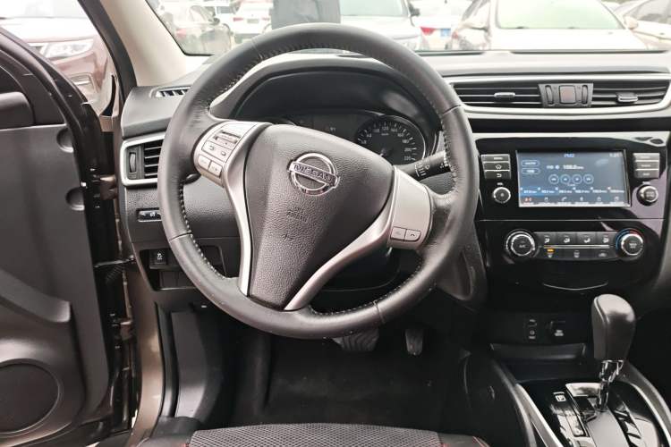 Used Nissan Qashqai 2017 2.0L CVT Smart Enjoyment Version China VI Standard Steering Wheel