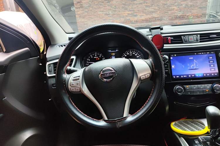 Used Nissan Qashqai 2017 2.0L CVT Elite Edition China V Standard Steering Wheel