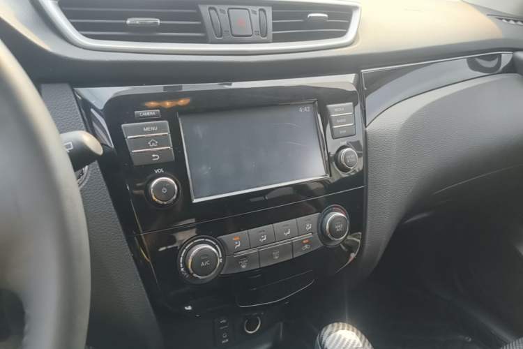 Used Nissan Qashqai 2017 2.0L CVT Luxury Edition China V Standard Audio And AC Panel