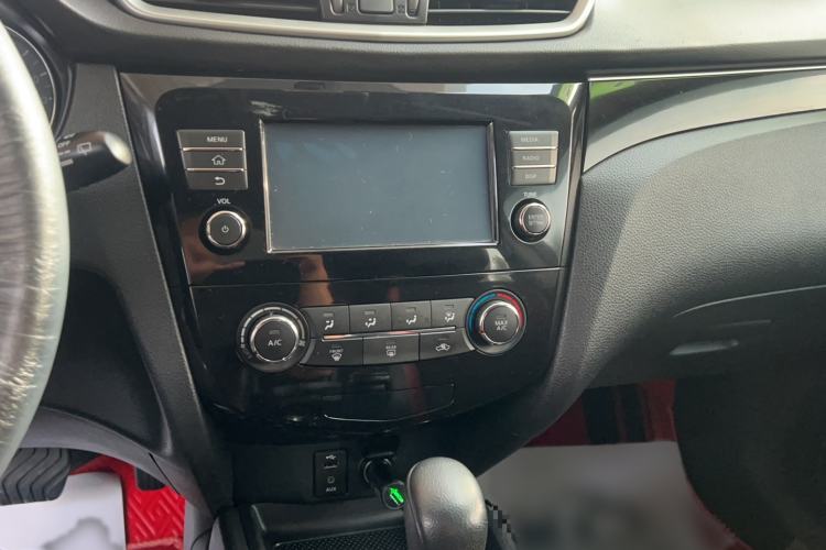Used Nissan Qashqai 2017 2.0L CVT Smart Enjoyment Version China V Standard Audio And AC Panel