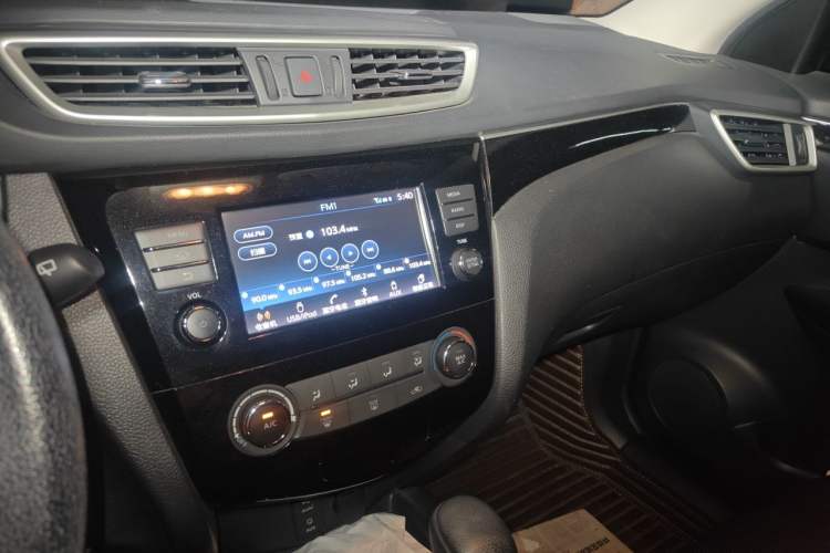 Used Nissan Qashqai 2017 2.0L CVT Smart Enjoyment Version China V Standard Audio And AC Panel