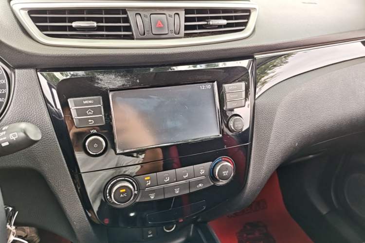 Used Nissan Qashqai 2017 2.0L CVT Smart Enjoyment Version China V Standard Audio And AC Panel