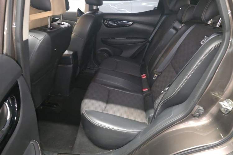 Used Nissan Qashqai 2017 2.0L CVT Smart Enjoyment Version China V Standard Left Rear Seat