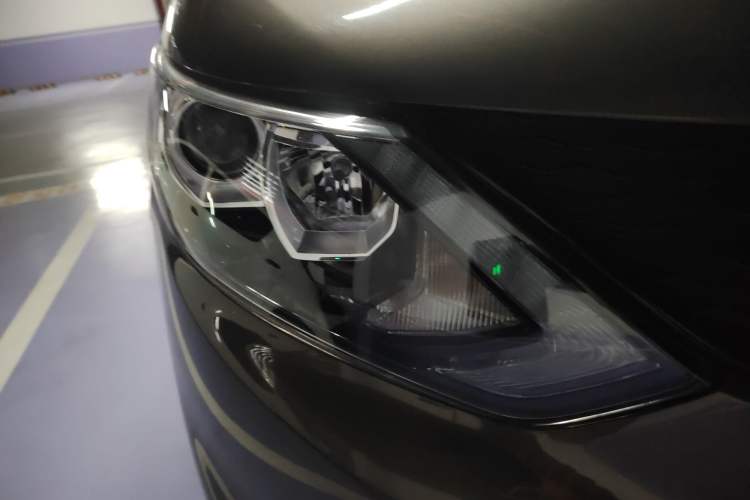 Used Nissan Qashqai 2017 2.0L CVT Luxury Edition China V Standard Right Front Headlight