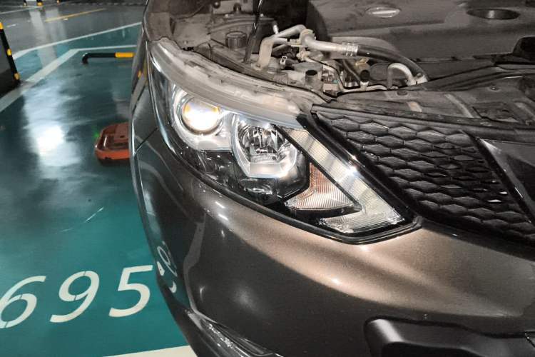 Used Nissan Qashqai 2017 2.0L CVT Elite Edition China V Standard Right Front Headlight