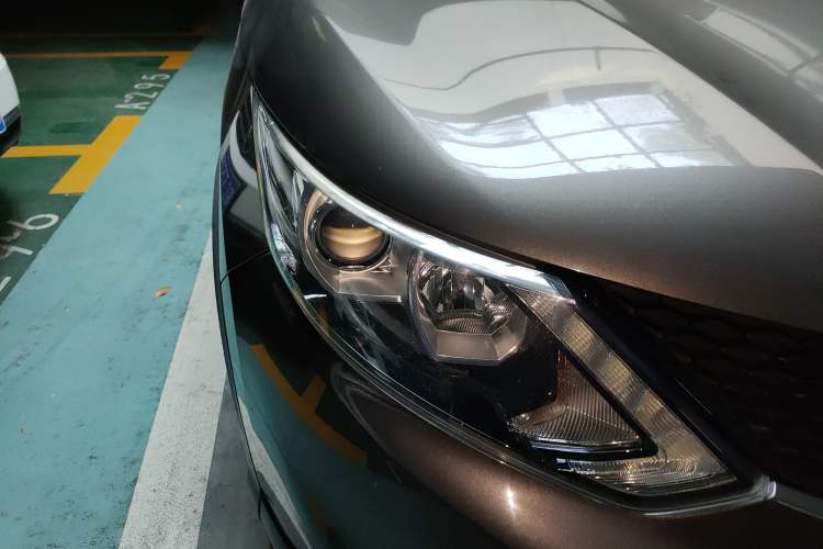 Used Nissan Qashqai 2017 2.0L CVT Luxury Edition China V Standard Right Front Headlight